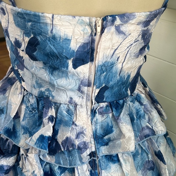 Blue and White Floral Tiered Dress size 5 - Picture 6 of 13